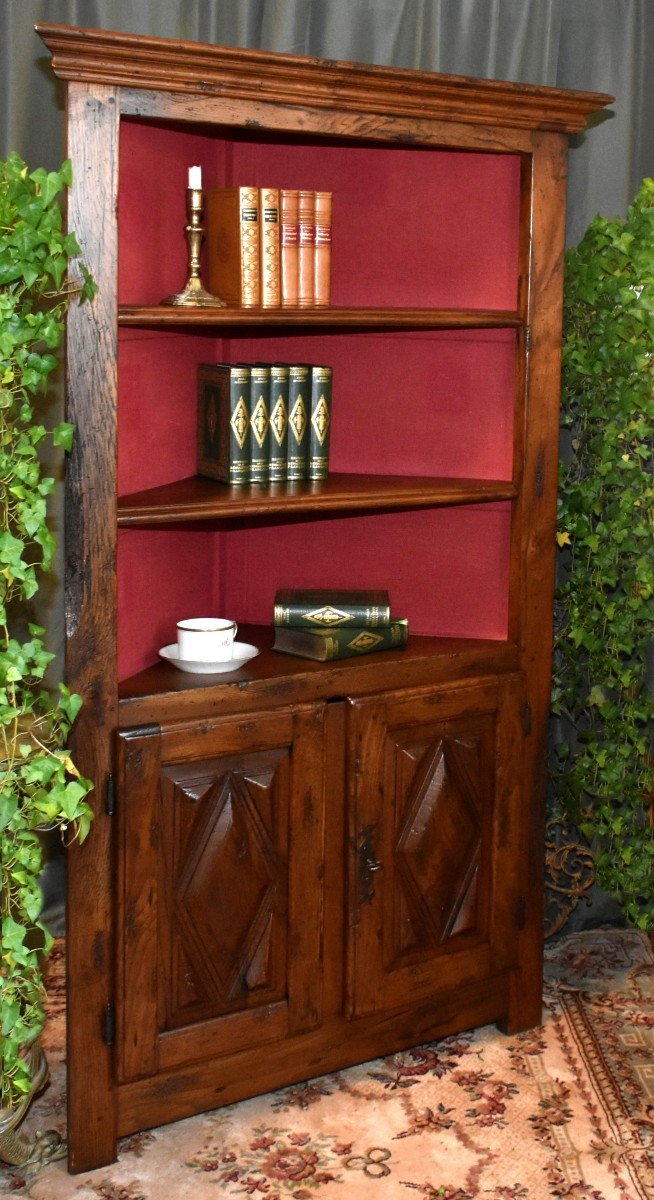 Louis XIII Style Corner Cabinet With Diamond Points, 2 Doors And Top Forming A Corner Bibus