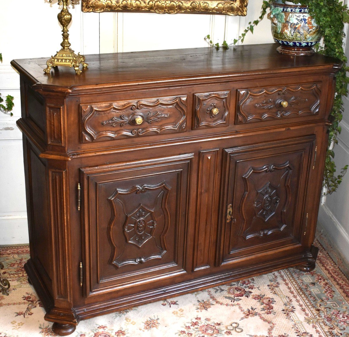 Important Low Buffet At Support Height In Solid Walnut, End Of The 17th, Beginning Of The 18th Century  -photo-4