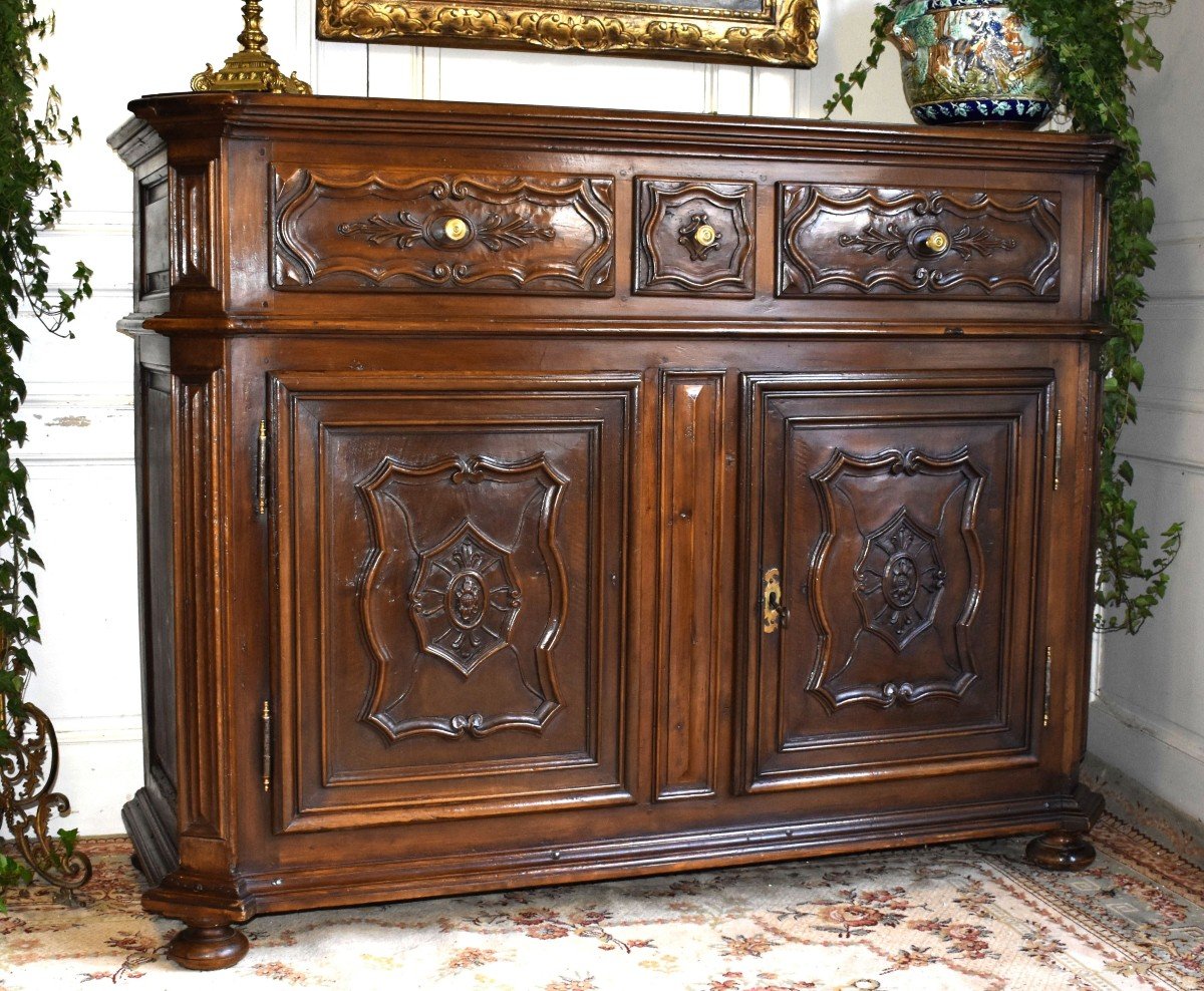 Important Low Buffet At Support Height In Solid Walnut, End Of The 17th, Beginning Of The 18th Century  