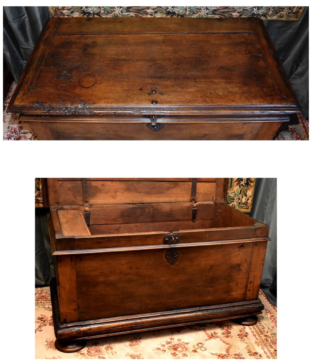 Very Large Périgourdin Wedding Chest In Solid Walnut, Early 18th Century.                   -photo-1