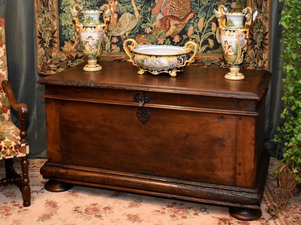 Very Large Périgourdin Wedding Chest In Solid Walnut, Early 18th Century.                   