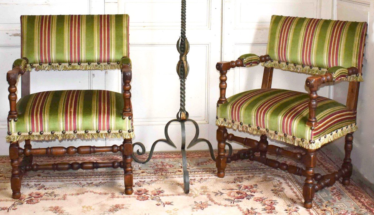 Paire De Chaises à Bras , Fauteuils De Style Louis XIII. Noyer, Pieds Balustre         -photo-4