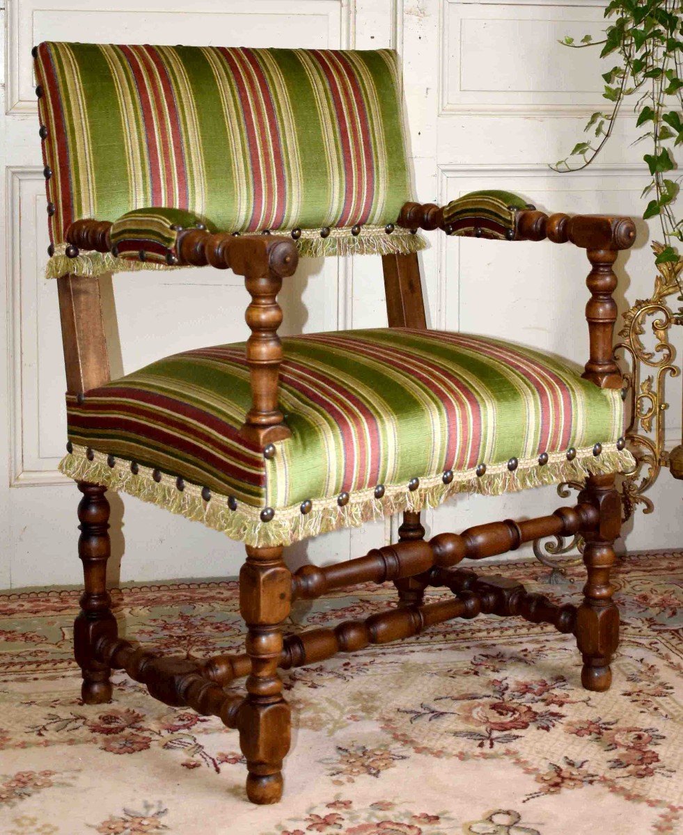 Paire De Chaises à Bras , Fauteuils De Style Louis XIII. Noyer, Pieds Balustre         -photo-1