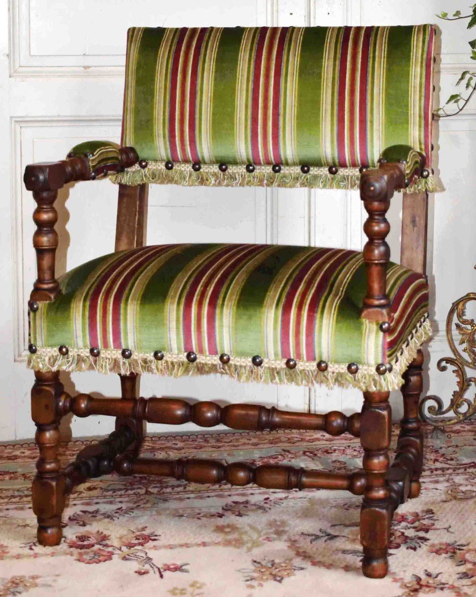 Paire De Chaises à Bras , Fauteuils De Style Louis XIII. Noyer, Pieds Balustre         -photo-2