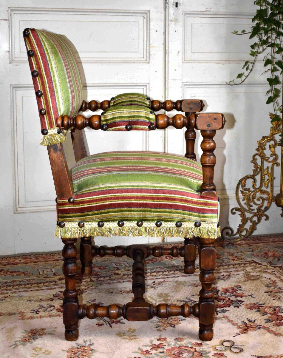 Paire De Chaises à Bras , Fauteuils De Style Louis XIII. Noyer, Pieds Balustre         -photo-3