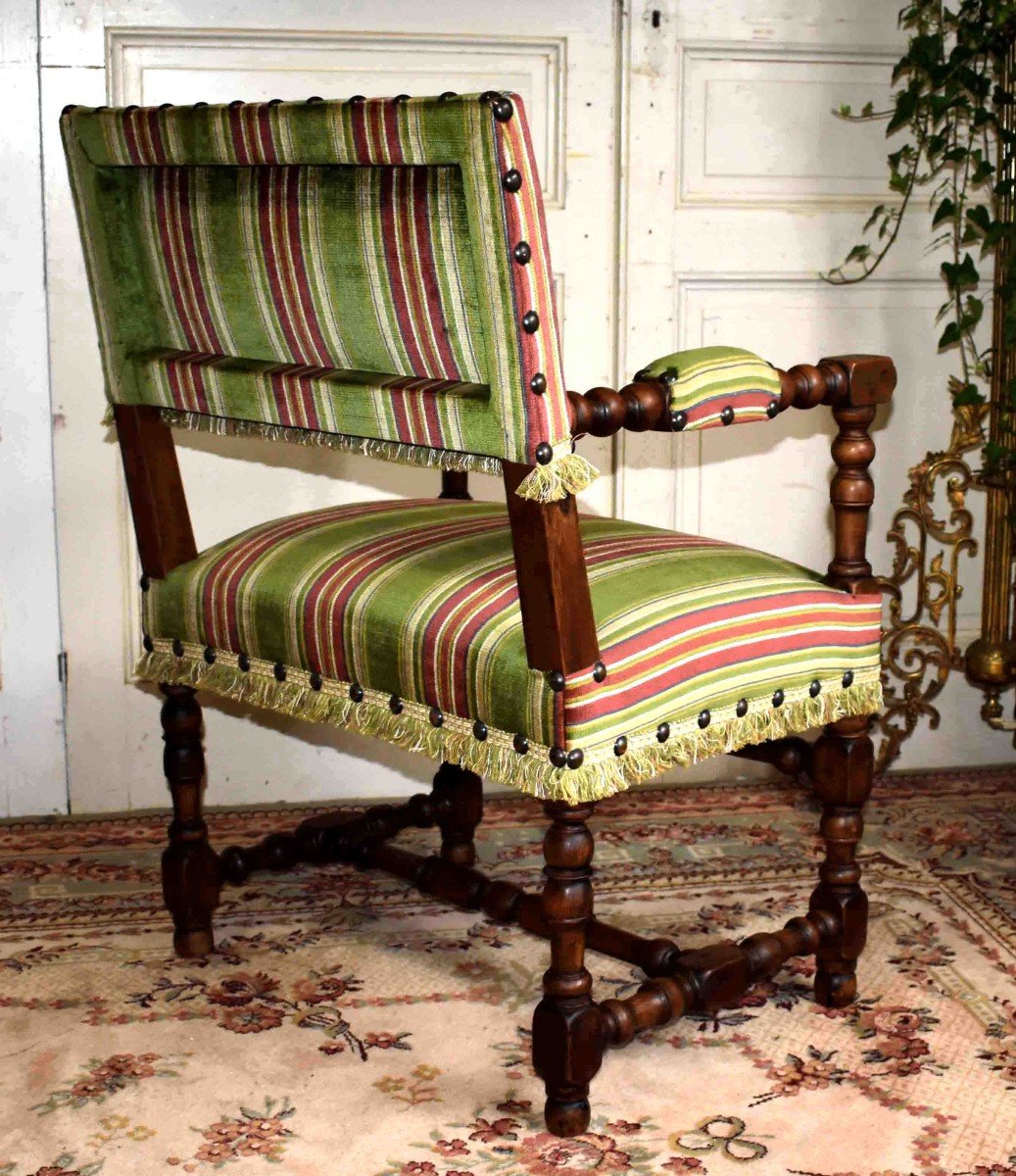 Paire De Chaises à Bras , Fauteuils De Style Louis XIII. Noyer, Pieds Balustre         -photo-4