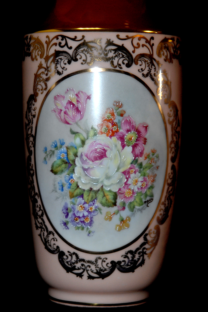 Vase en porcelaine de Limoges peint main, bouquet de fleurs.-photo-2