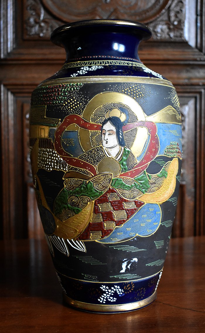 Paire De Vases en Faïence de Satsuma, Geishas et Dignitaires Sur Fonds Bleu et or , Japon, Fin XIXème.-photo-4