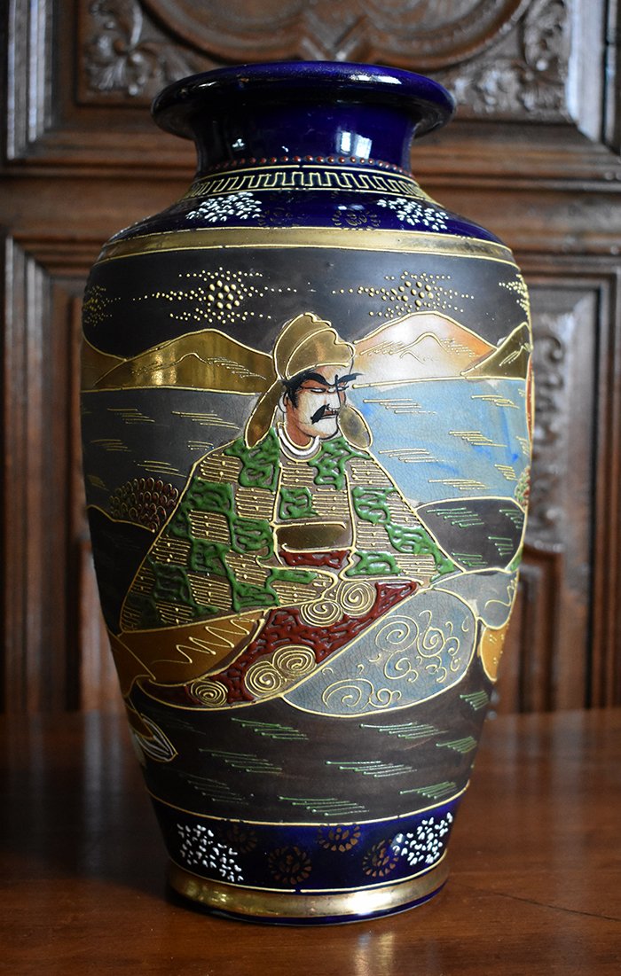 Paire De Vases en Faïence de Satsuma, Geishas et Dignitaires Sur Fonds Bleu et or , Japon, Fin XIXème.-photo-3