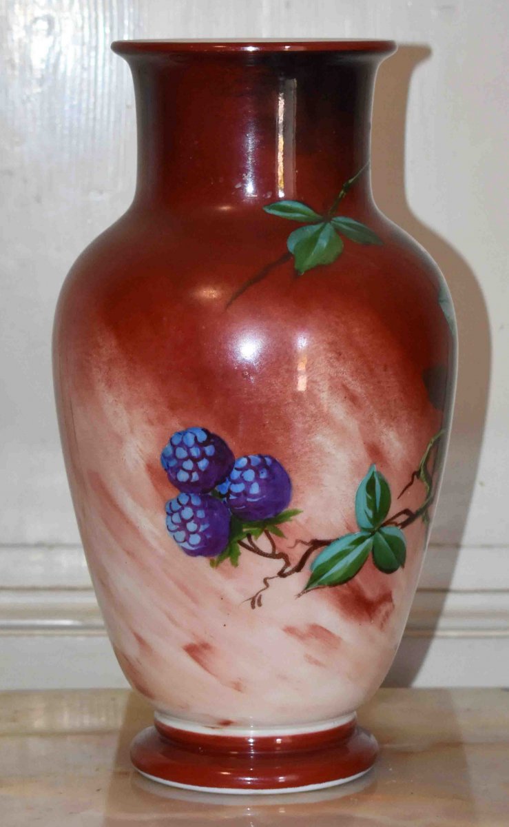 Vase  en Opaline,  Peint Et émaillé, à Décor De Fruits Des Bois, Mûres Et Fleurs.-photo-4