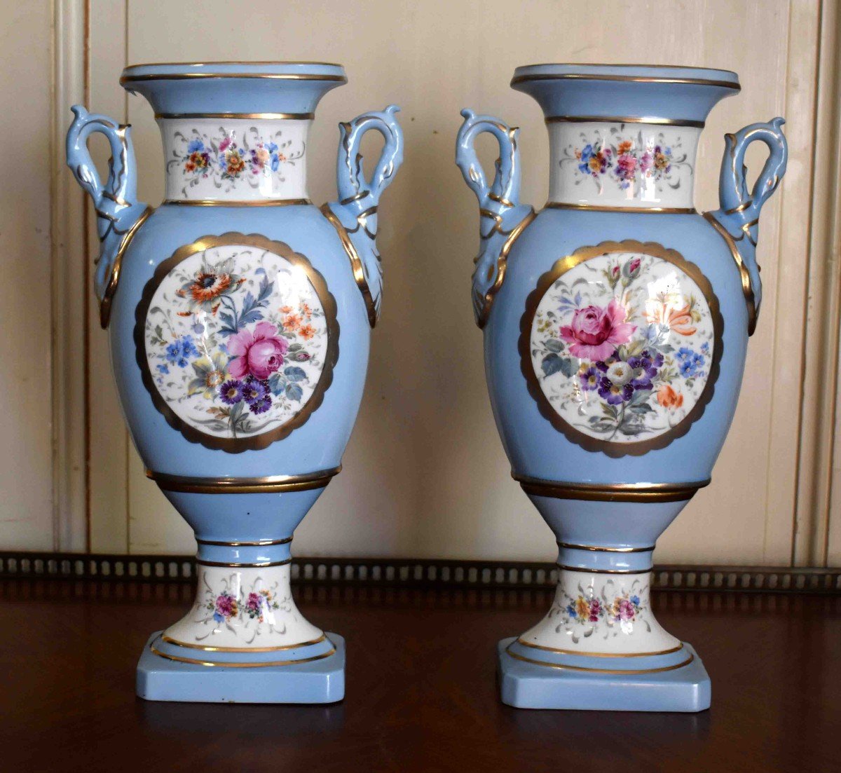 Paire De Vases En Porcelaine De Limoges Dans Le Goût De Sèvres  Style Restauration , Fin XIXe.-photo-2