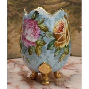 L. Buisson à Limoges. Vase Coquille d'œuf En Porcelaine De Limoges Décor De Roses , Peint Main