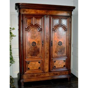 Armoire Louis XIV En Noyer, Loupe Et  Ronce , Motifs  Marqueterie De Bois divers, époque XVIIIe