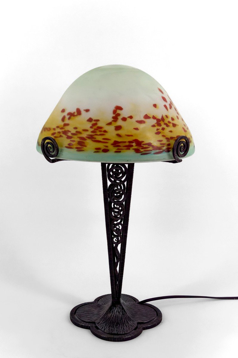 Lampe Champignon En Fer Forgé Et Abat-jour En Pâte De Verre Soufflée , Art Déco , France