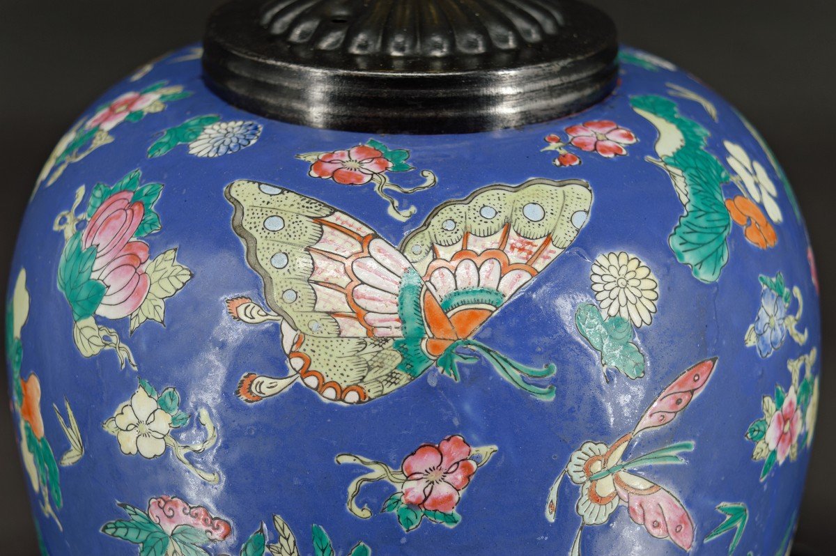 Importante Lampe Chinoise En Céramique Bleue Aux Papillons, Quing Thongzhi, Chine, Circa 1865 -photo-1