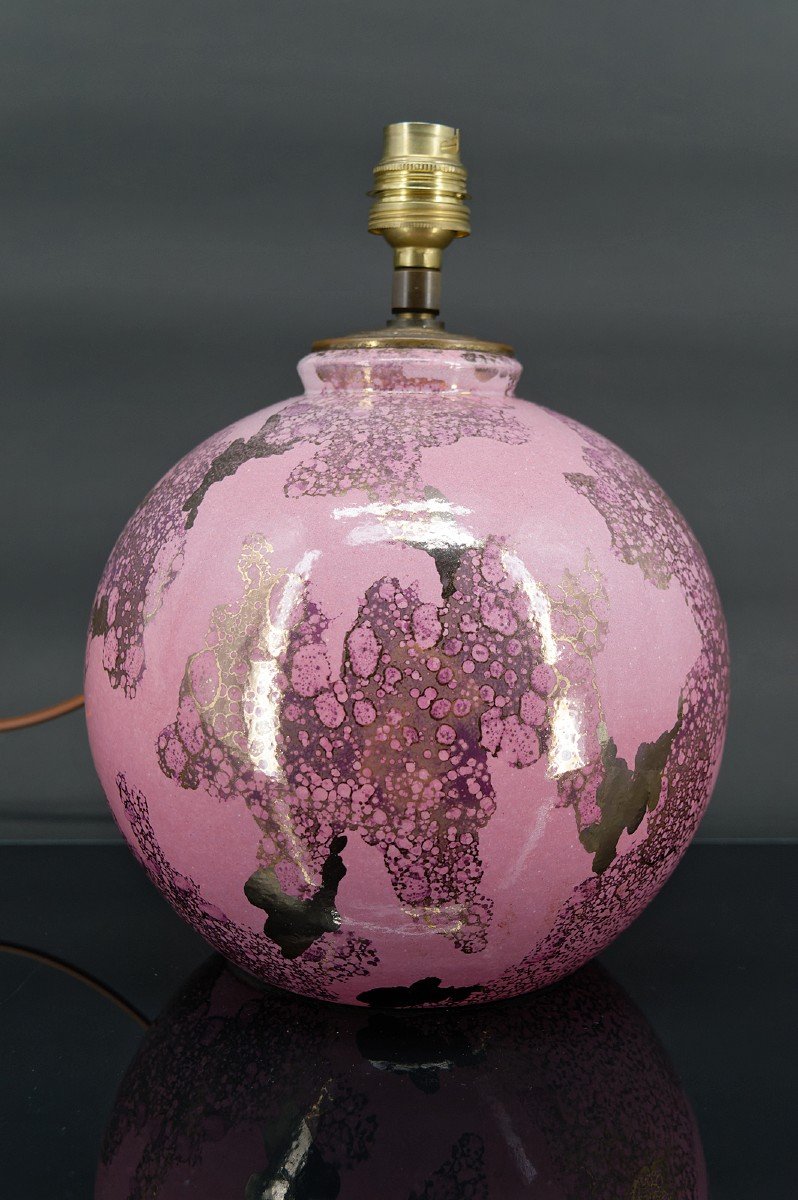 Lampe Boule En Céramique Rose Et Nacrée Par Marguerite Briansau, Art Deco, France, Circa 1930