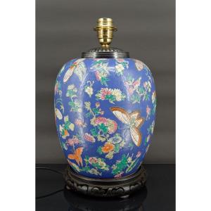 Importante Lampe Chinoise En Céramique Bleue Aux Papillons, Quing Thongzhi, Chine, Circa 1865 