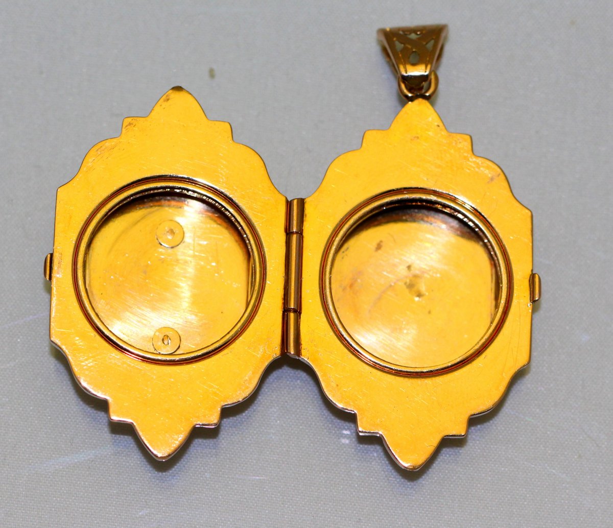 Gold Photo Pendant-photo-3