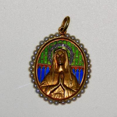Religious Medal Beads Fine.