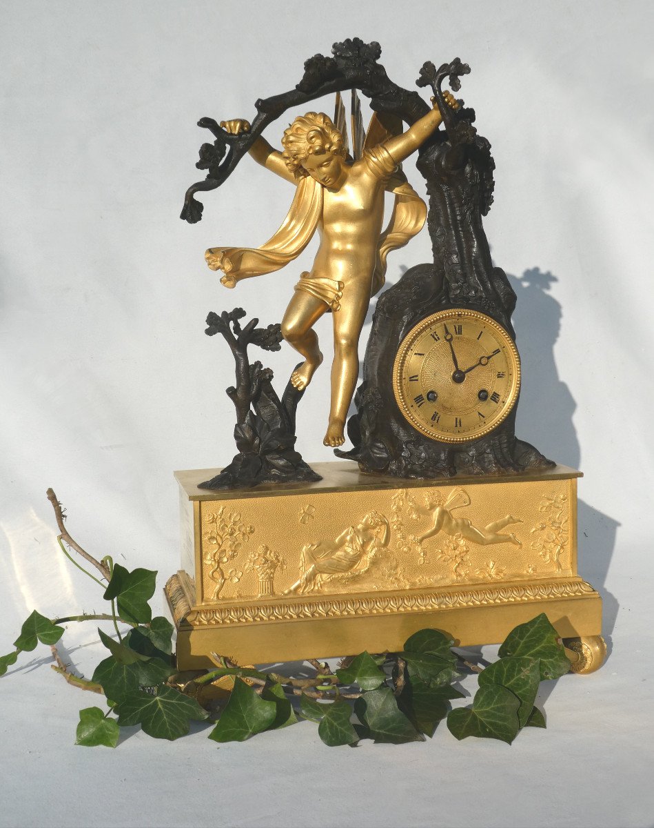 Clock In Gilt Bronze Restoration Period, Mythological Scene Zephyr Nineteenth Around 1815 God Of Wind-photo-2