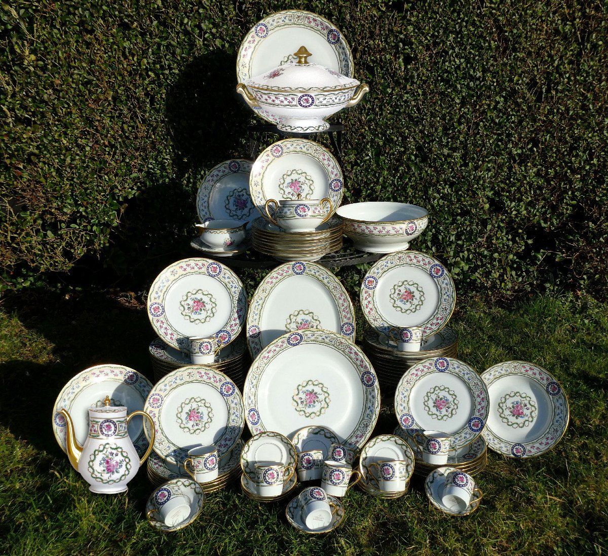 Important Service De Table Porcelaine De Limoges Haviland , Decor Louveciennes Style Marie Antoinette XVIIIe , Sevres Trianon