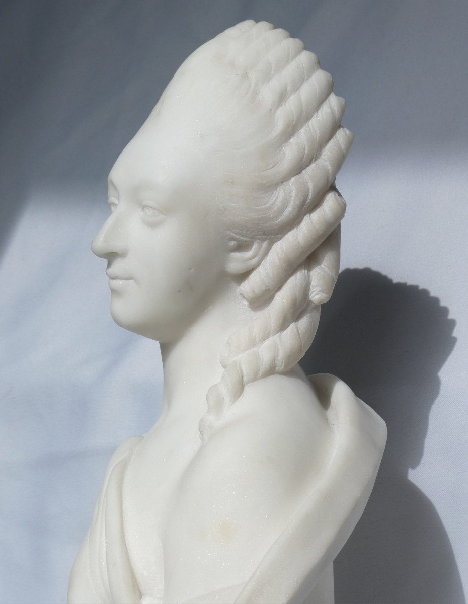 Sculpture In White Carrara Marble, Bust Of The Queen Of France Marie Antoinette, Dauphine-photo-3