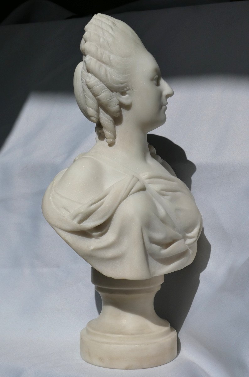 Sculpture In White Carrara Marble, Bust Of The Queen Of France Marie Antoinette, Dauphine-photo-2