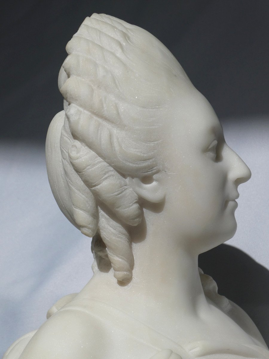 Sculpture In White Carrara Marble, Bust Of The Queen Of France Marie Antoinette, Dauphine-photo-3