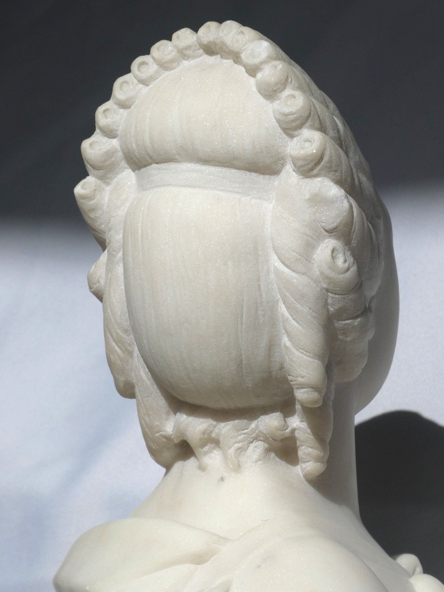 Sculpture In White Carrara Marble, Bust Of The Queen Of France Marie Antoinette, Dauphine-photo-4