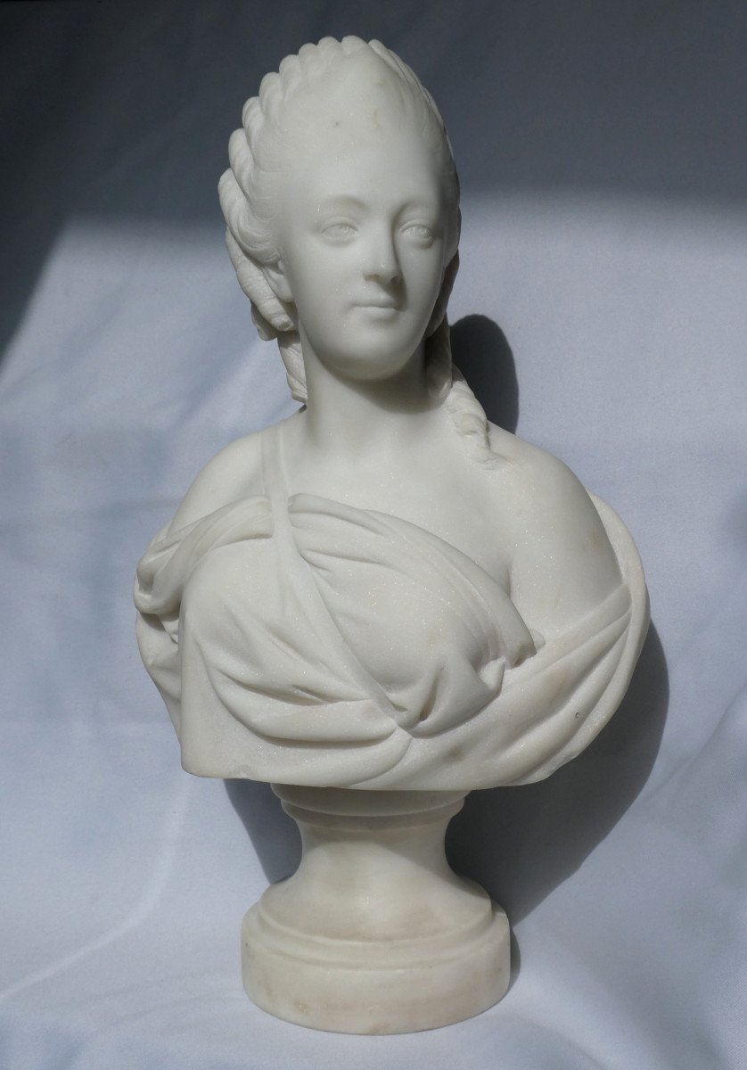 Sculpture In White Carrara Marble, Bust Of The Queen Of France Marie Antoinette, Dauphine