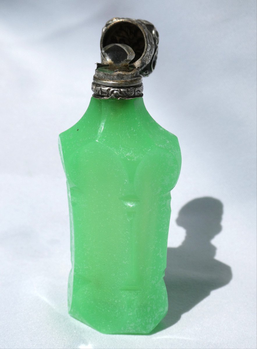Large Opaline & Sterling Silver Salt Bottle, Ouraline Green Napoleon III Period, 19th Century Perfume-photo-3
