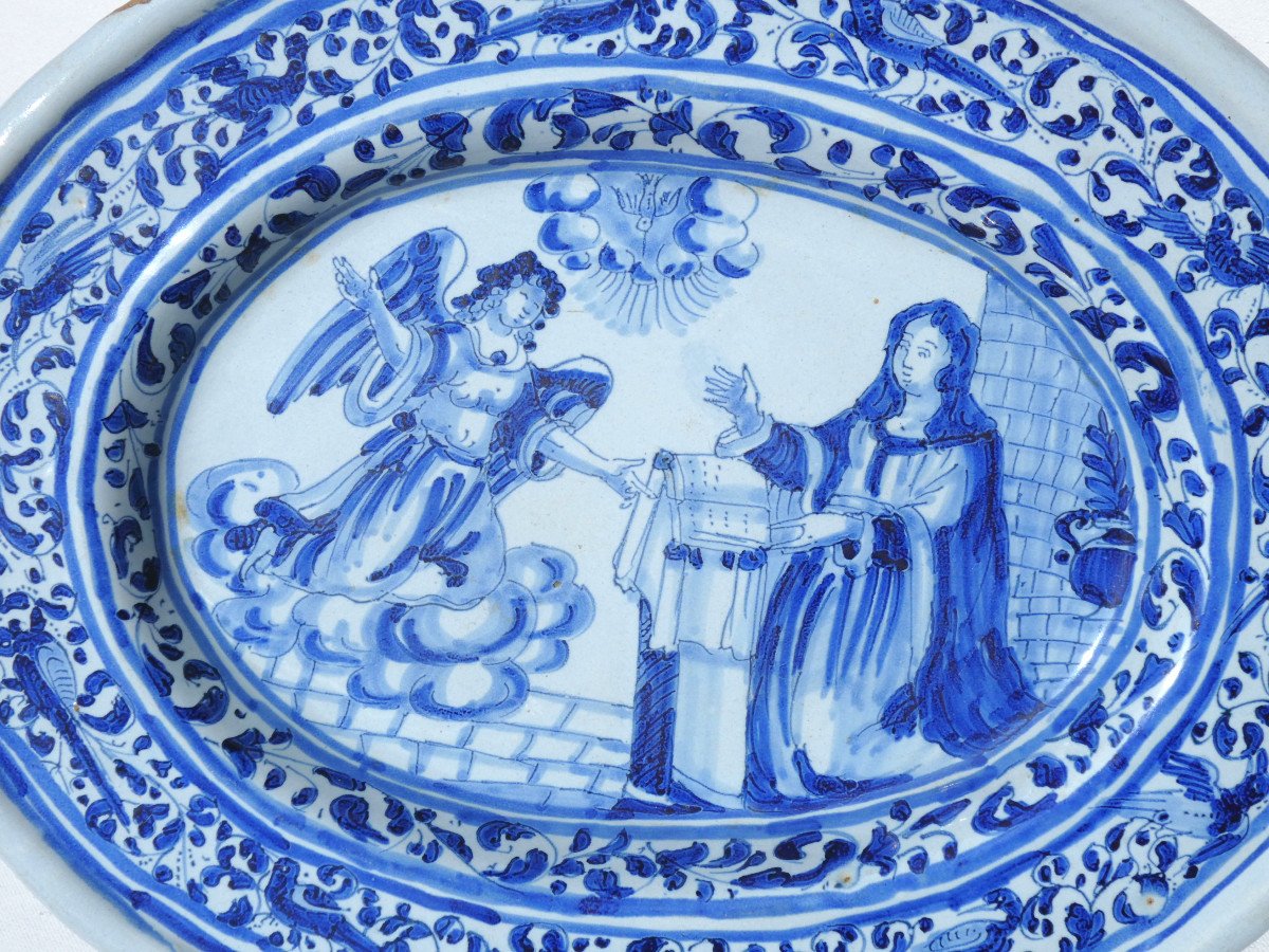 Large Dish On Heel In Faience From Nevers, 18th Century Period, Annunciation Of The Virgin -photo-4