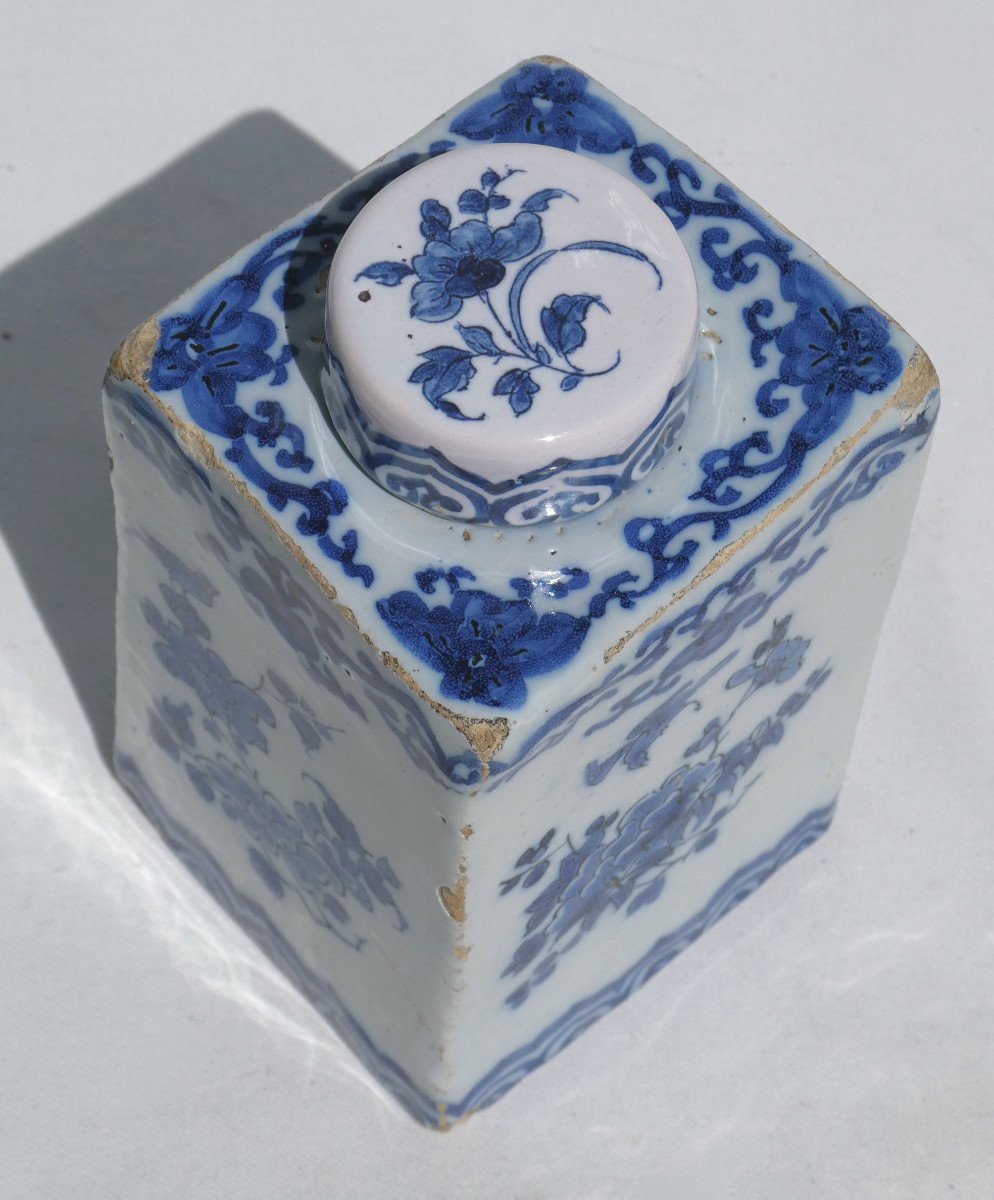 Boite à Thé En Faience De Delft / Lille , époque XVIIIe Siece , Décor Au Chinois , Nord Camaieu-photo-1