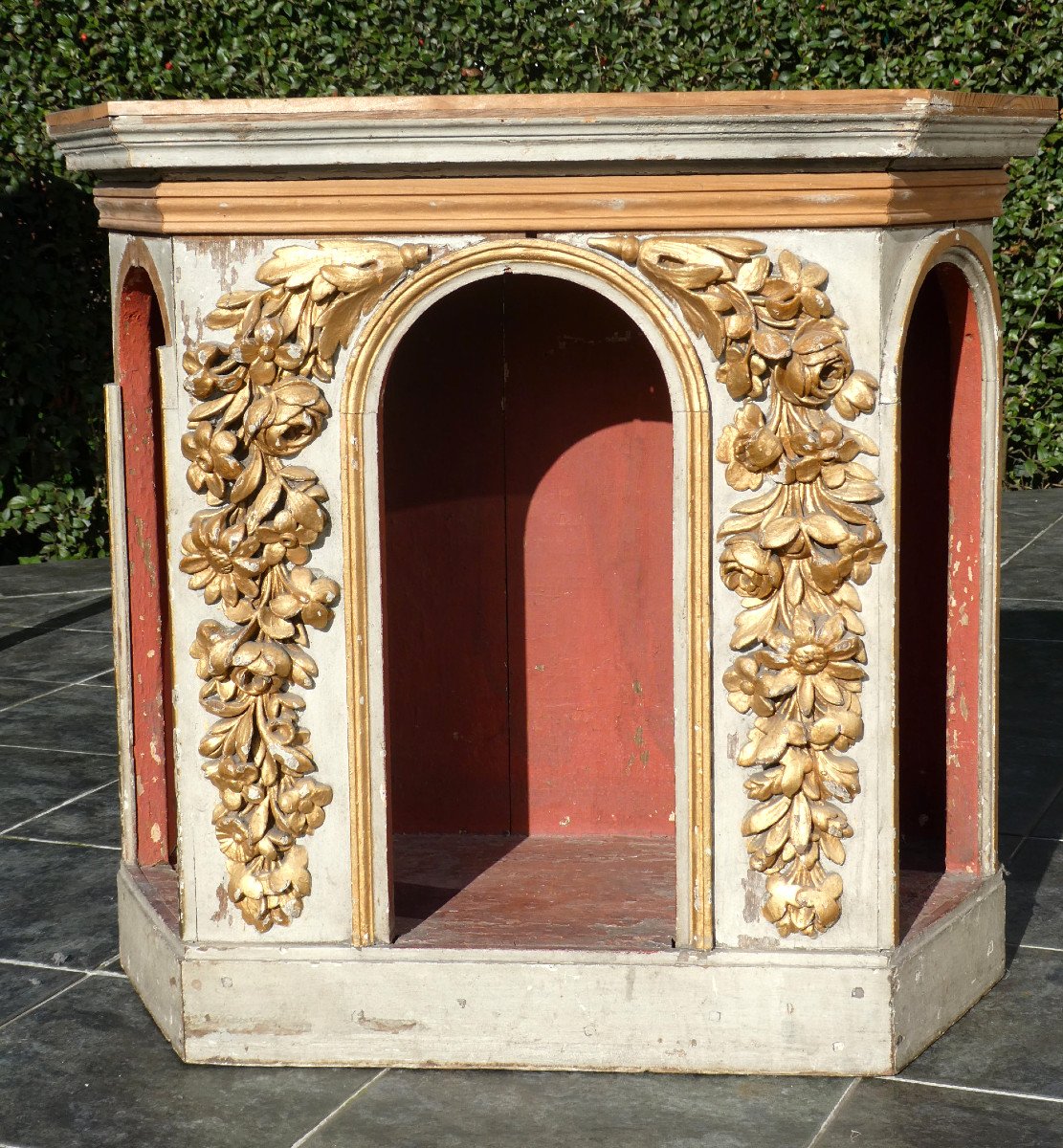 Niche d'Autel , Tabernacle XVIIIe , Bois Doré , Epoque Louis XVI , Chien / Chat