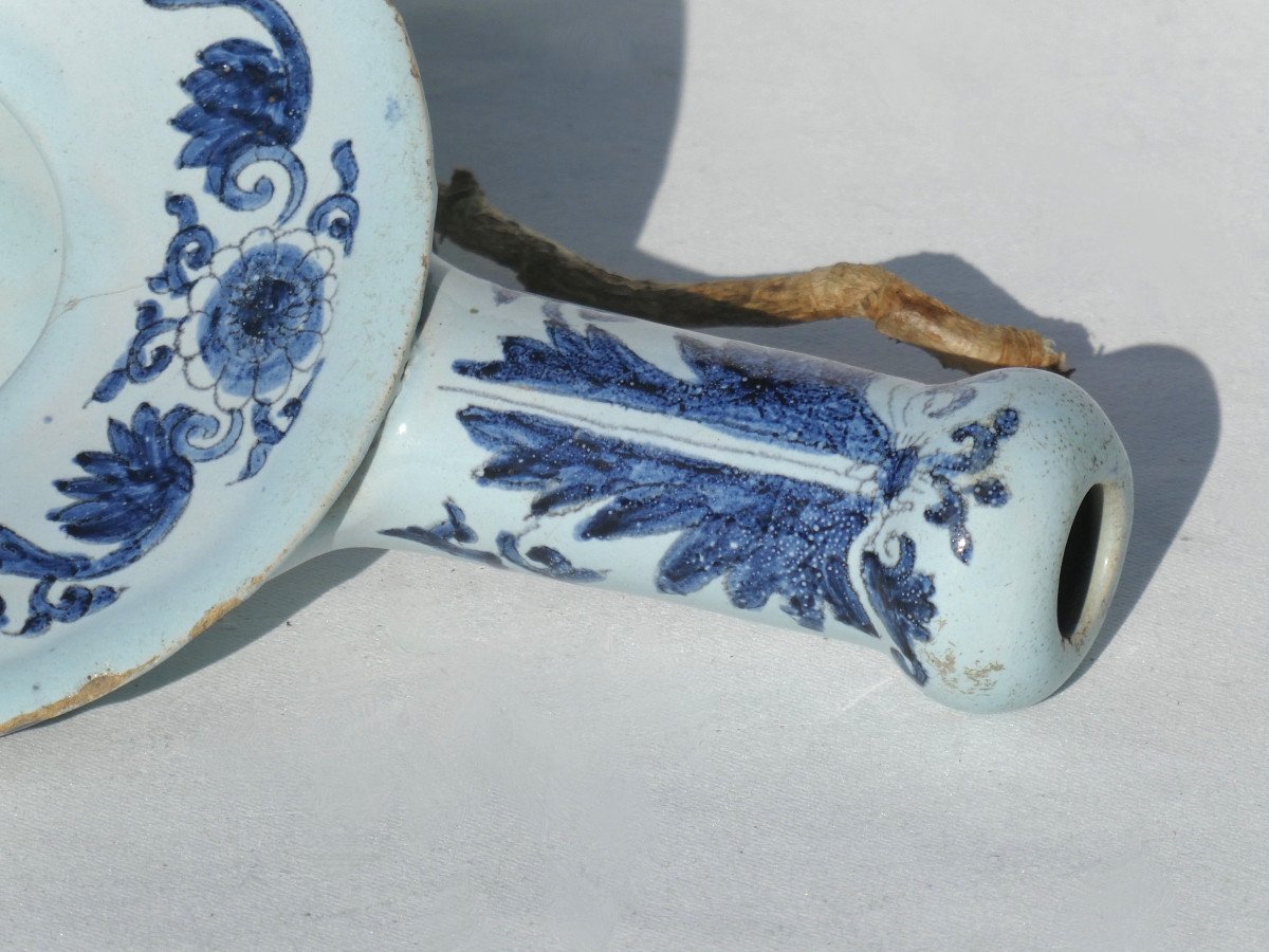 Child's Chamber Pot, Urinal In Lille / Rouen / Delft Earthenware, 18th Century, Shades Of Blue -photo-2