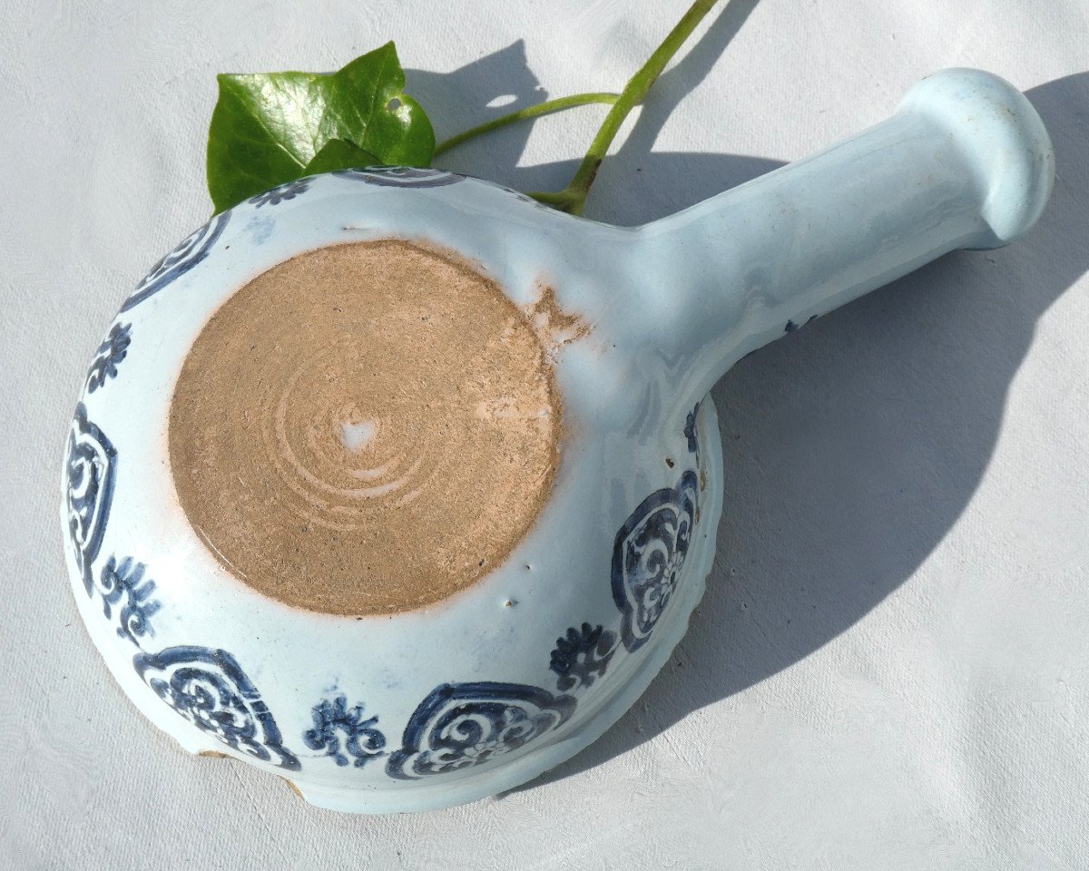 Child's Chamber Pot, Urinal In Lille / Rouen / Delft Earthenware, 18th Century, Shades Of Blue -photo-1