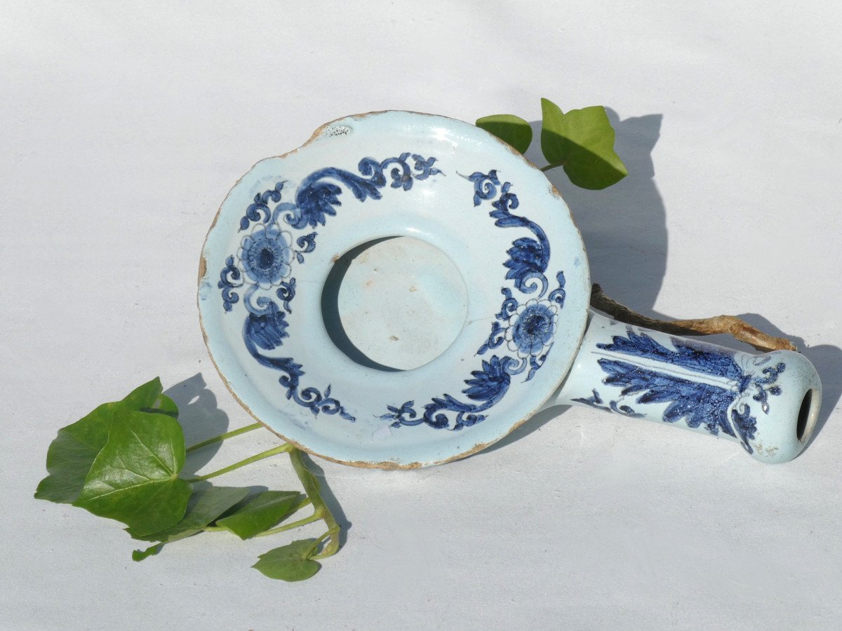 Child's Chamber Pot, Urinal In Lille / Rouen / Delft Earthenware, 18th Century, Shades Of Blue 