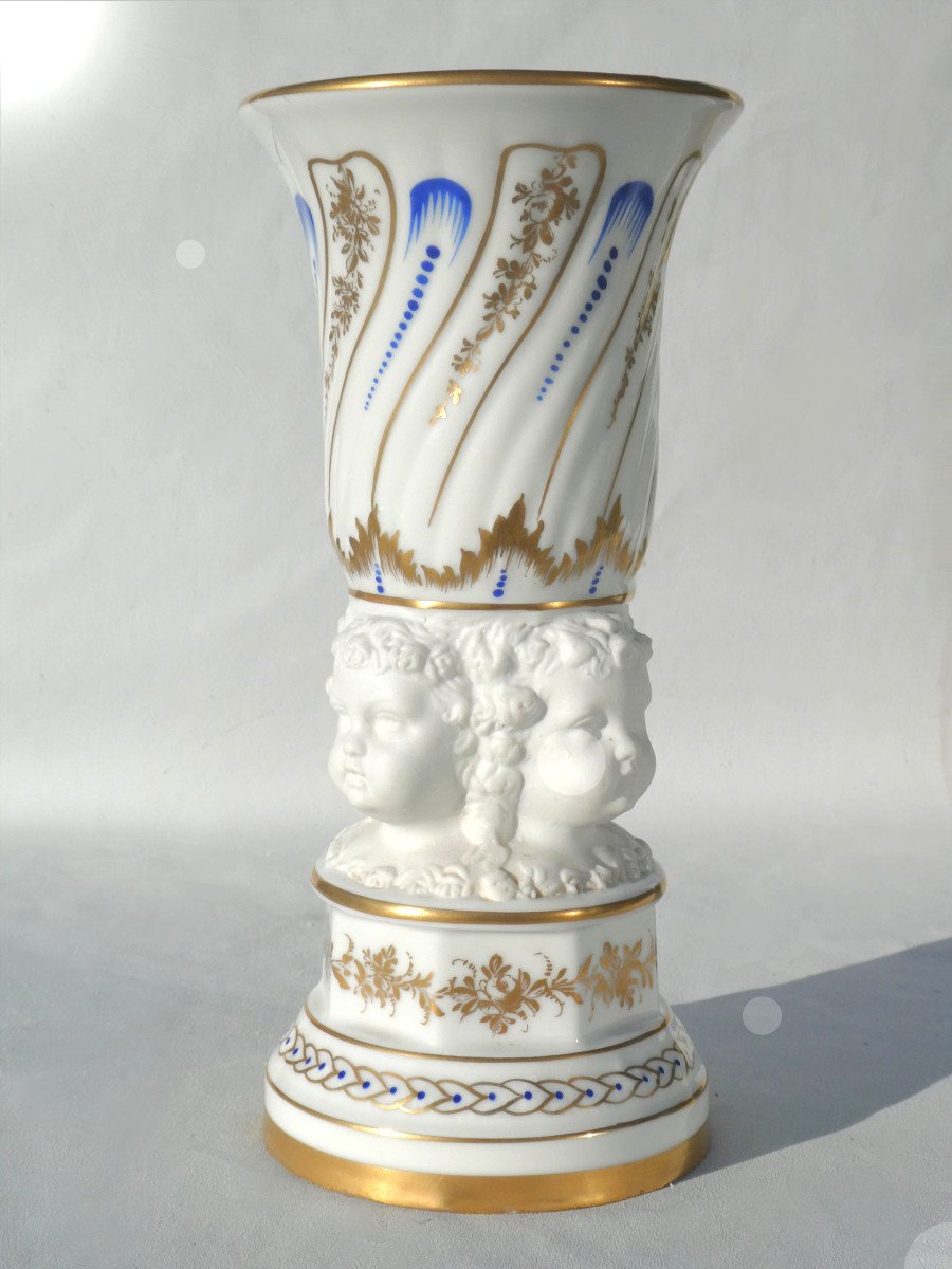 Vase Cornet En Porcelaine De Paris , Style Sevres , Biscuit Naturel , Têtes De Putti XIXe 