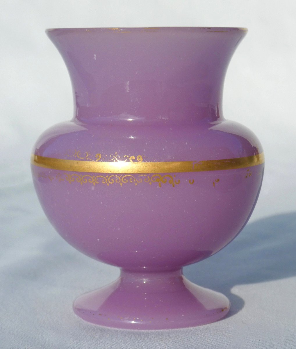 Vase En Opaline Signé De Baccarat , Coloris Rose Agate , Style Napoléon III 