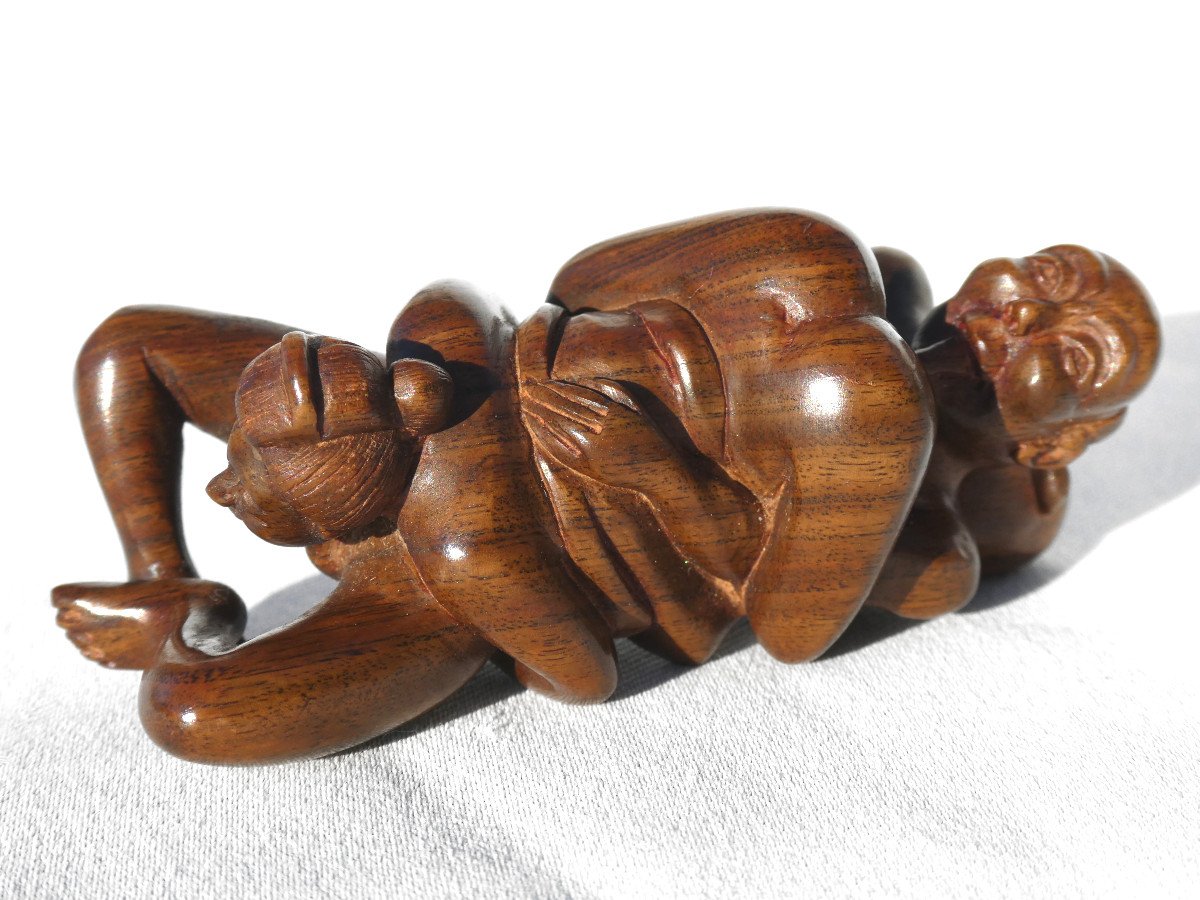 Erotic Okimono Signed In Carved Wood, Embracing Couple Japan Taisho Period (1912-1928) Curiosa-photo-3