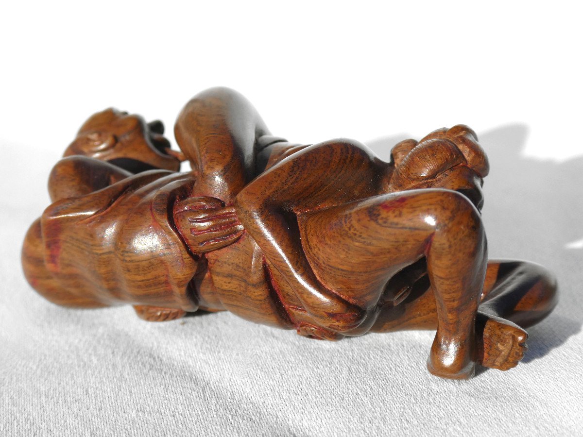 Erotic Okimono Signed In Carved Wood, Embracing Couple Japan Taisho Period (1912-1928) Curiosa-photo-1