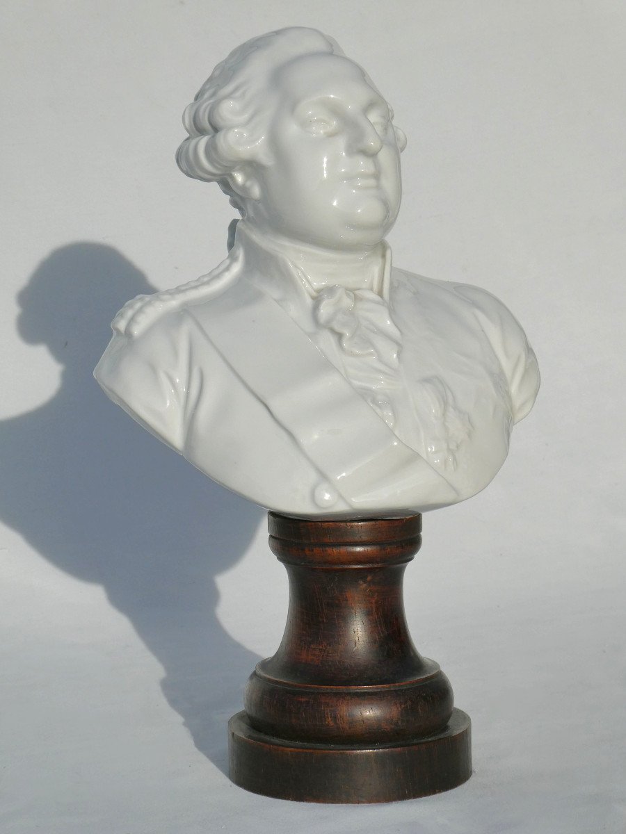 Bust Of The King Of France Louis XVI In White Porcelain, 1820s Period, 19th Century Royalism-photo-2