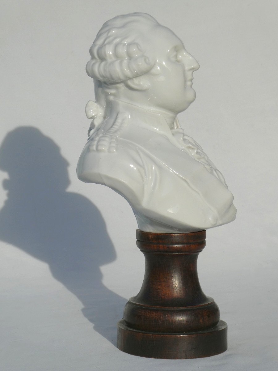 Bust Of The King Of France Louis XVI In White Porcelain, 1820s Period, 19th Century Royalism-photo-3