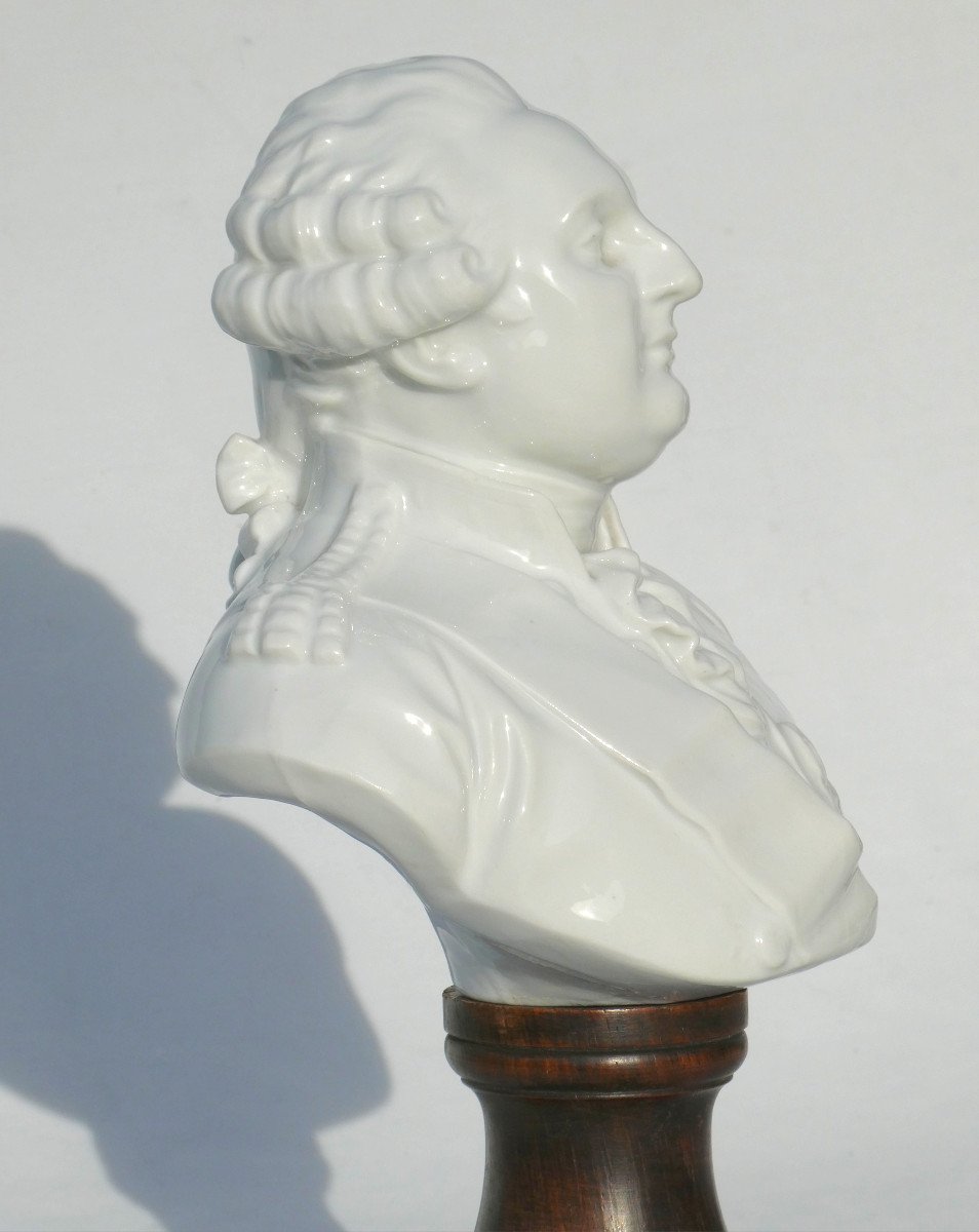 Bust Of The King Of France Louis XVI In White Porcelain, 1820s Period, 19th Century Royalism-photo-4