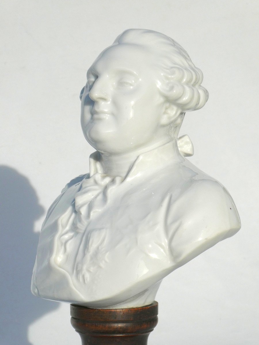 Bust Of The King Of France Louis XVI In White Porcelain, 1820s Period, 19th Century Royalism-photo-2