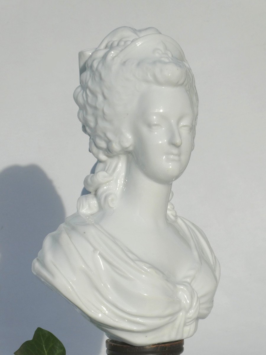 Buste De La Reine De France Marie Antoinette , Porcelaine Blanche XIXe , Royalisme-photo-1