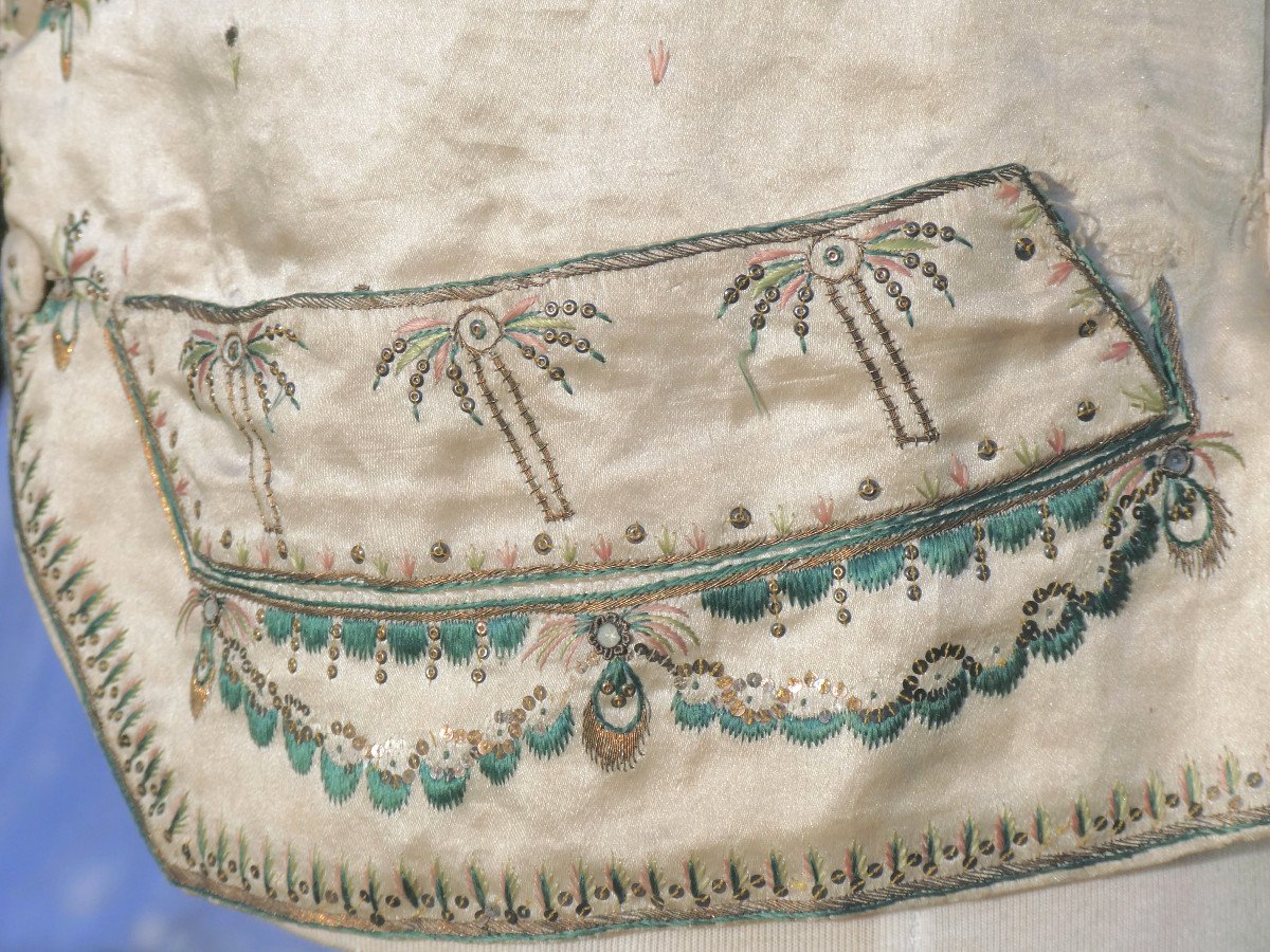 18th Century Men's Waistcoat, Embroidered Silk With Palm Tree Decor, Buttons, Louis XVI Period Costume-photo-2