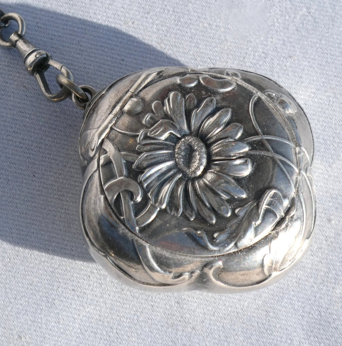 Chatelaine En Argent Massif Epoque Art Nouveau , Reticule Carnet De Bal 1900 , Poudrier Miroir-photo-1