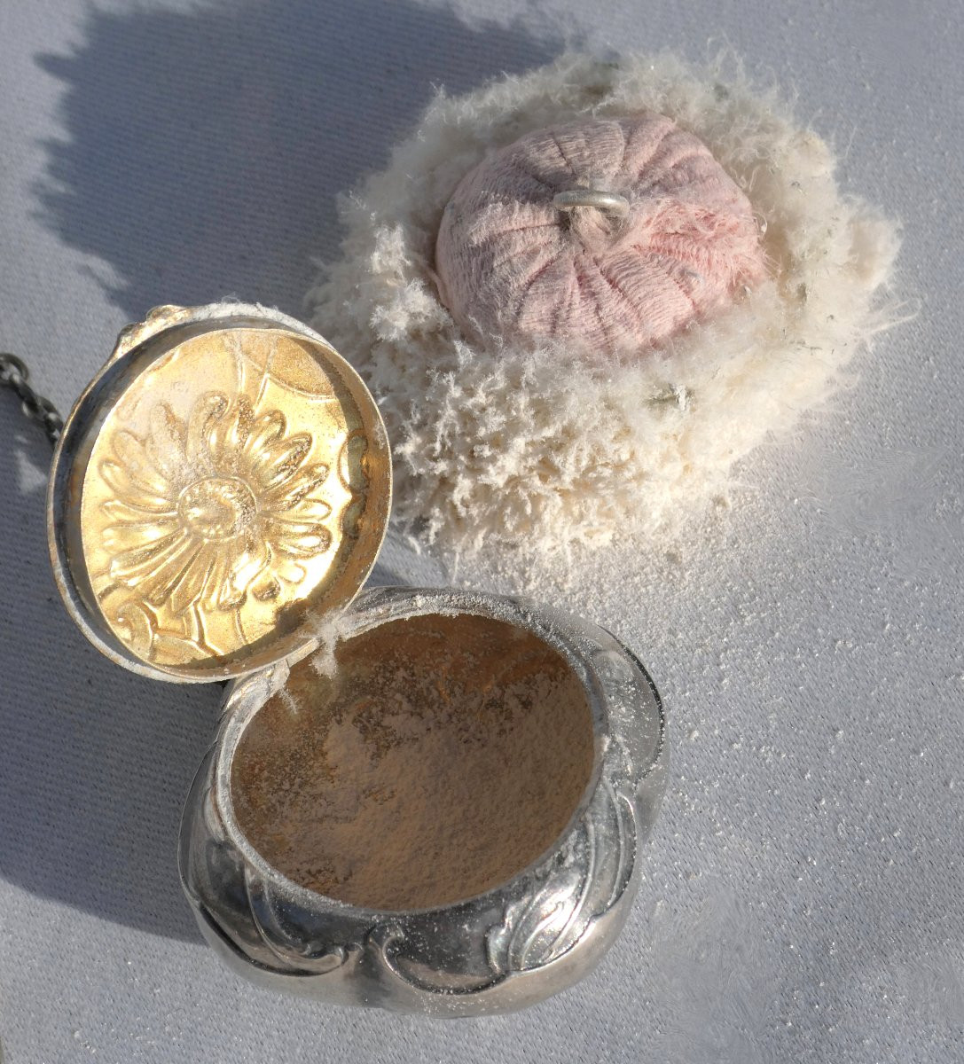 Chatelaine In Solid Silver, Art Nouveau Period, 1900 Dance Card Reticle, Mirror Powder Compact-photo-3