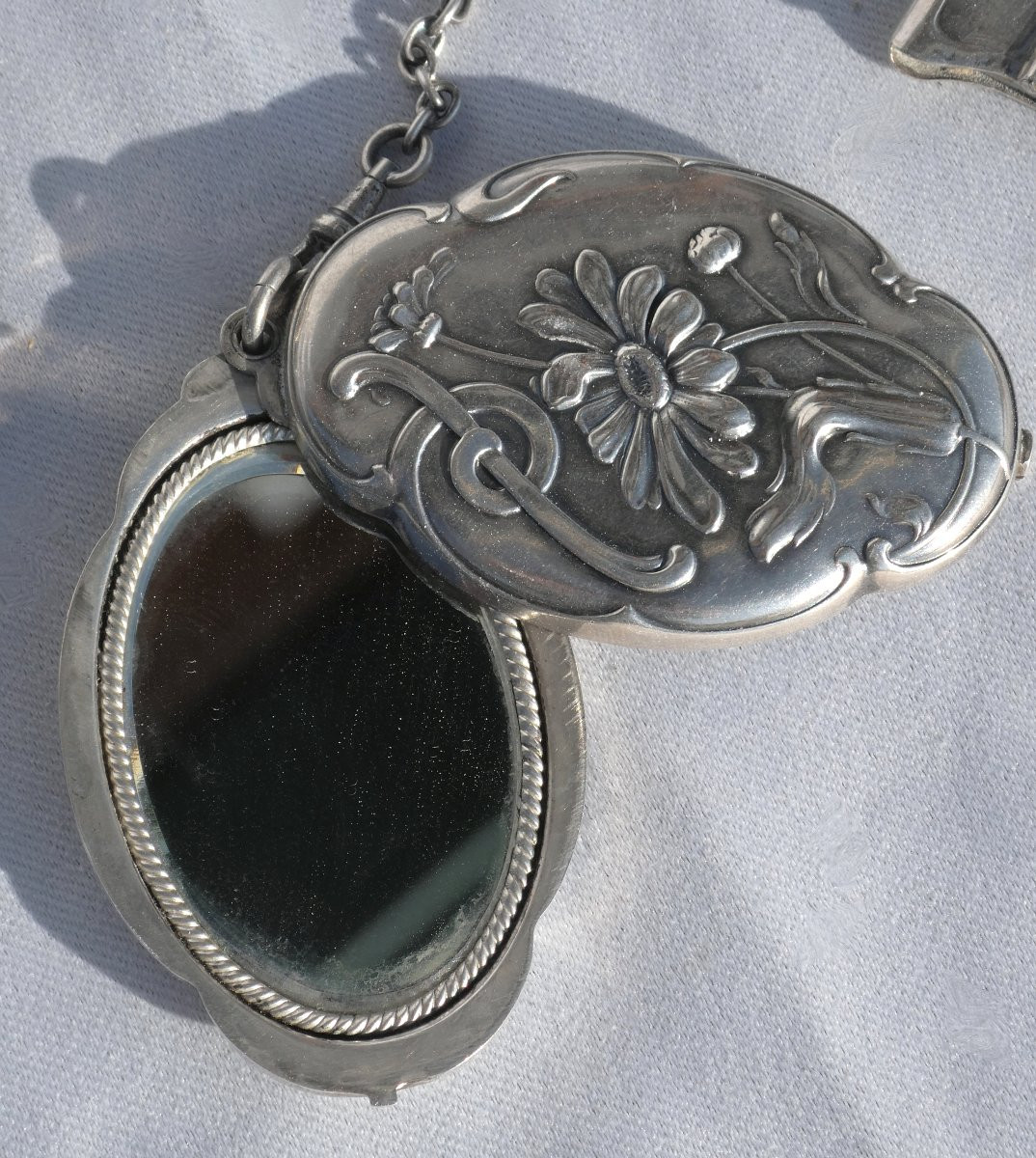 Chatelaine En Argent Massif Epoque Art Nouveau , Reticule Carnet De Bal 1900 , Poudrier Miroir-photo-4